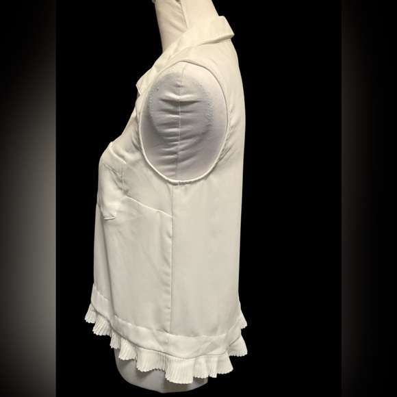 CAbi White Sleeveless Pleat Hem Button Down Blouse Style 3439 Size XS - Picture 4 of 7